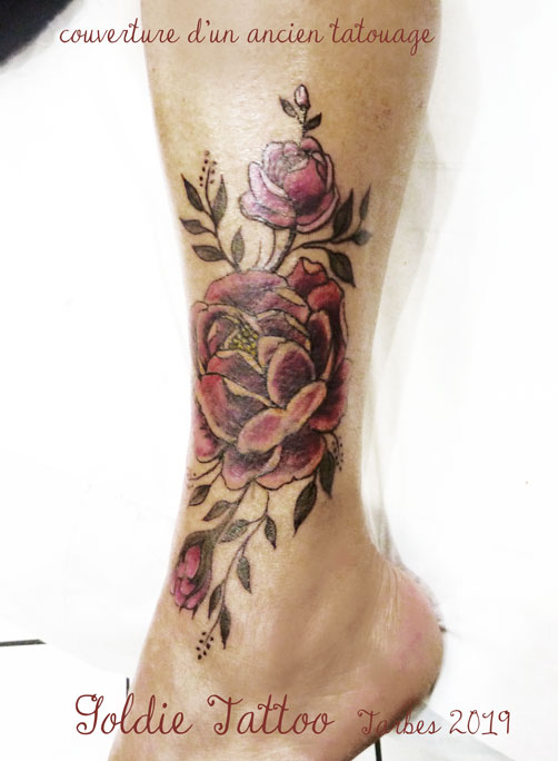 Goldie-Tattoo-Tarbes.mars2019web.couverture2-par-pivoine-rose-cheville..jpg