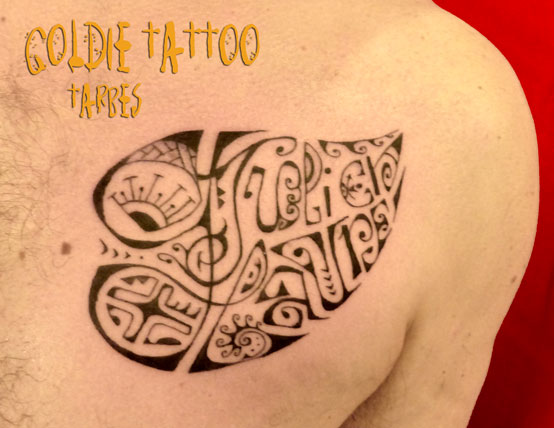 Goldie-Tattoo-Tarbes.21.2.2014initiales-maori-pec.web..jpg