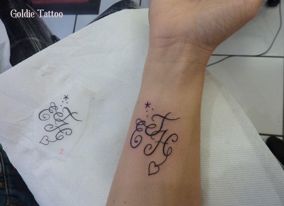 Goldie-Tattoo-Tarbes.oct2015.initiales-poignet.web..jpg