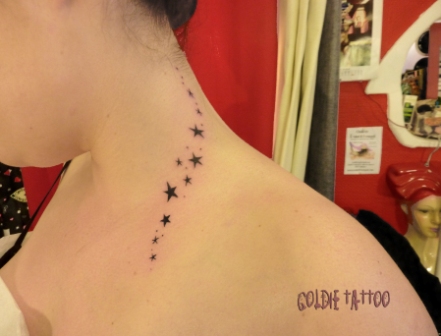 Goldie Tattoo Tarbes.pluie d'étoiles cou.web.jpg