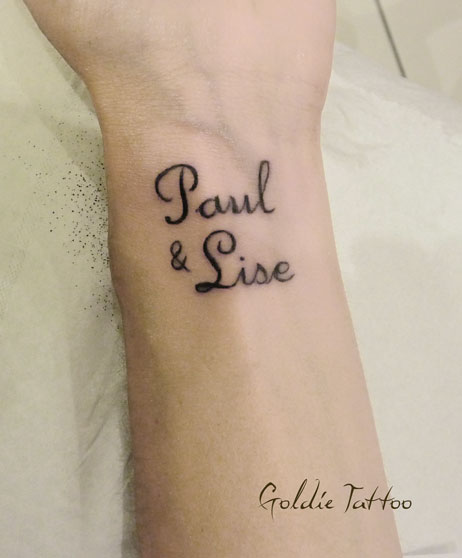 Goldie-tattoo-Tarbes.prenoms-poignet-juin-2015.web.jpg