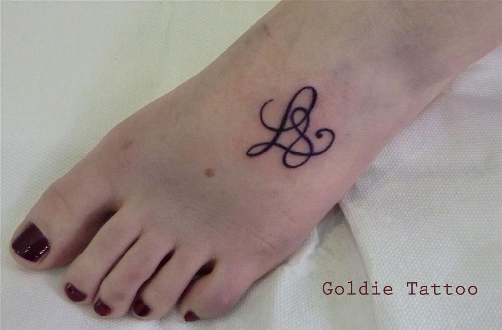 goldie-tattoo-symbole-pied-03-2012-023-large.jpg