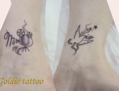 Goldie--Tattoo-Tarbes.juillet2015..projoet-colombe-chevilles.jpg