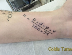 Goldie-Tattoo-Tarbes.oct2015.formule-du-chimiste.web.jpg