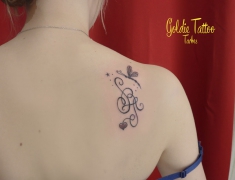 Goldie-tattoo-tarbes.avril2015.initiales-libellle.web.jpg