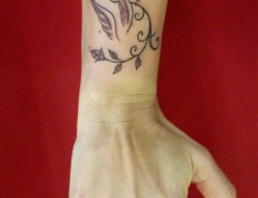 goldie-tattoo-symboles-poignet-03-2012-large.jpg