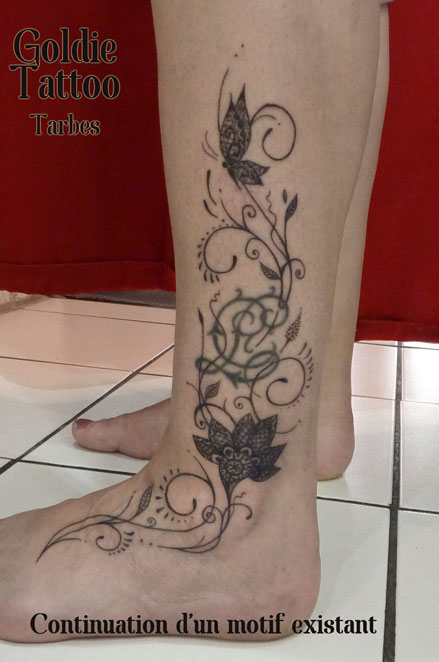 Goldie-Tattoo-Tarbes.aout2015.-continuation-d'initiales-sur-mollet.web.jpg