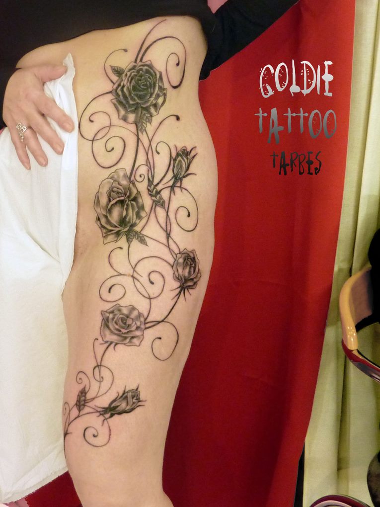 Goldie tattoo tarbes.8.02.2014 roses grimpantes cuisse hanche [HDTV (1080)site2].jpg