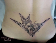 Goldie Tattoo Tarbes. creux de reins maori et papillon.mai2013 (Large).jpg