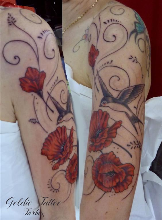 goldie-tattoo-tarbes-mai2013-arabesques-coquelicots-et-hirondelle-large.jpg
