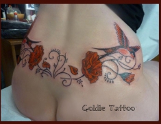 goldie-tattoo-tarbes-juillet2013-creux-de-reins-hirondelles-et-coquelicots-1image-large.jpg