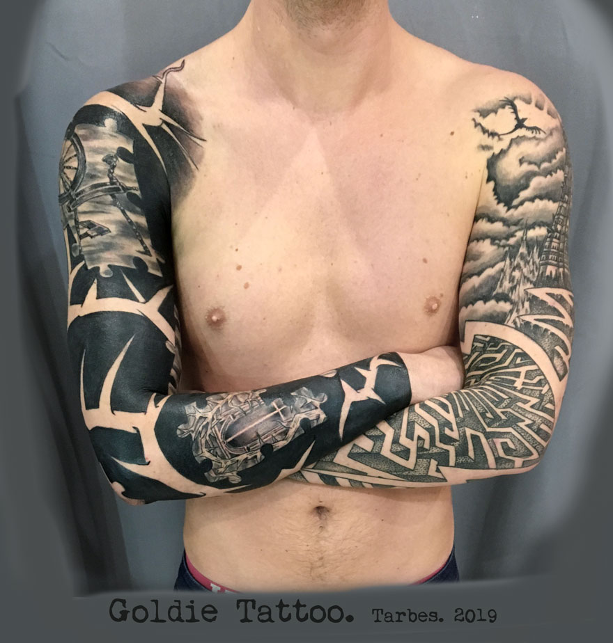 Goldie-Tattoo-Tarbes.mars2019.web.-2-bras-puzzle-et-labyrinthe.jpg