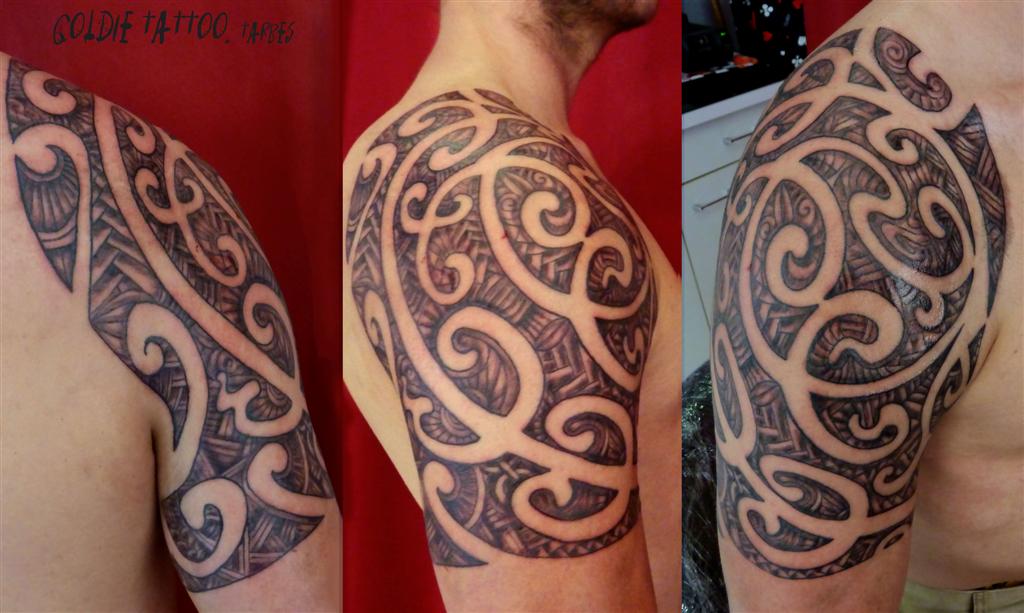 goldie-tattoo-tarbes-13-6-maori-en-creux-epaule-large.jpg