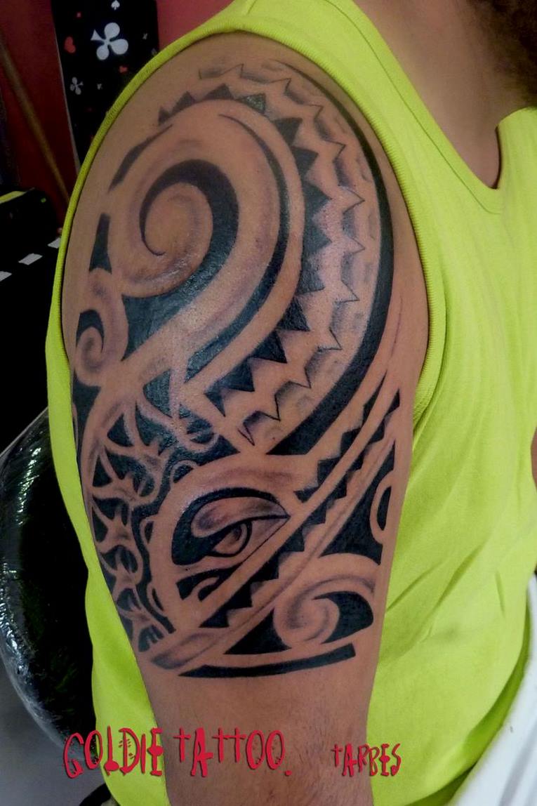goldie-tattoo-tarbes-8-10-2013-maori-oeil-hdtv-1080site-hdtv-1080site2.jpg