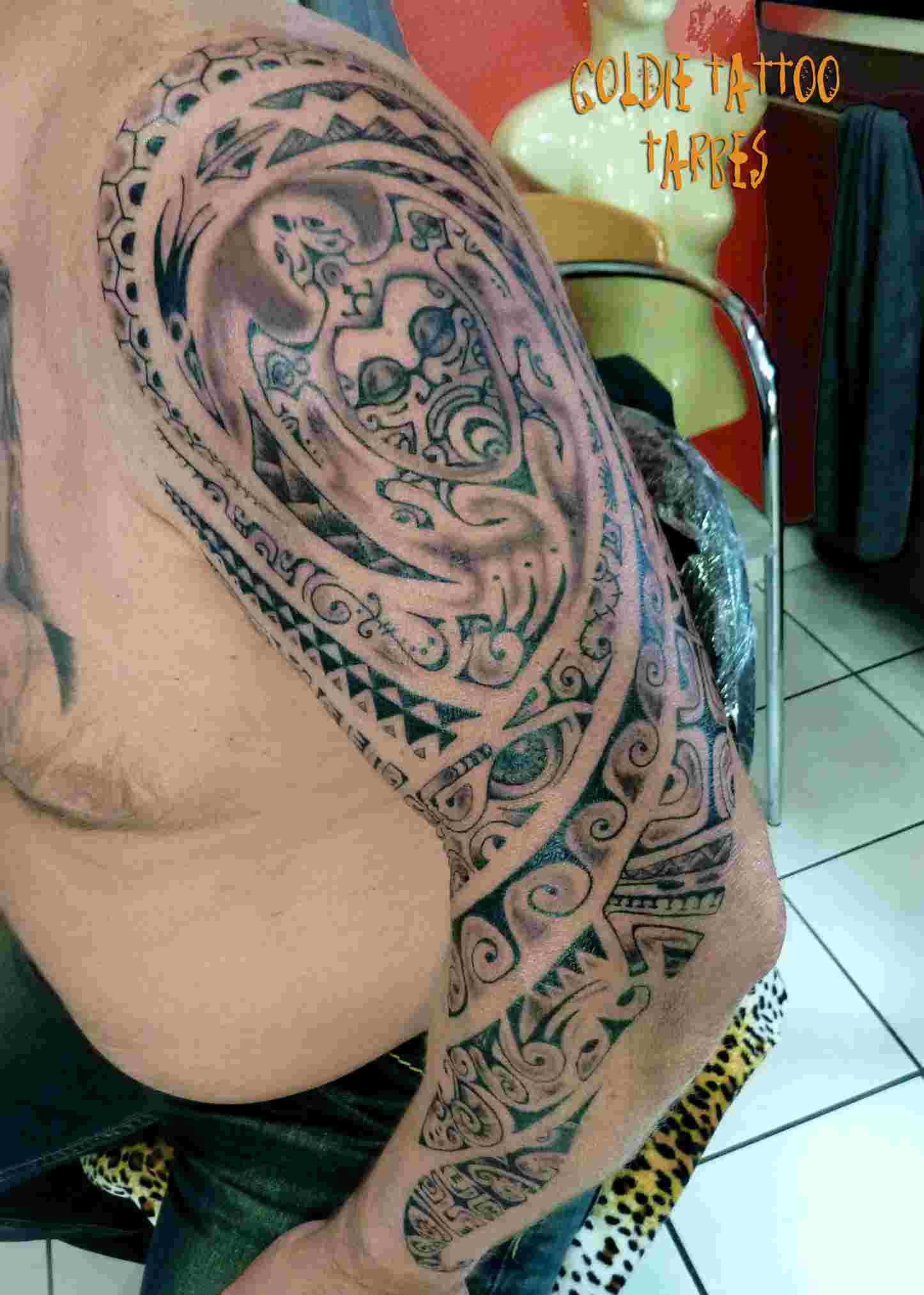 goldie-tattoo-tarbes-dec-2013-bras-maori-hdtv-1080site10-11-13-a.jpg