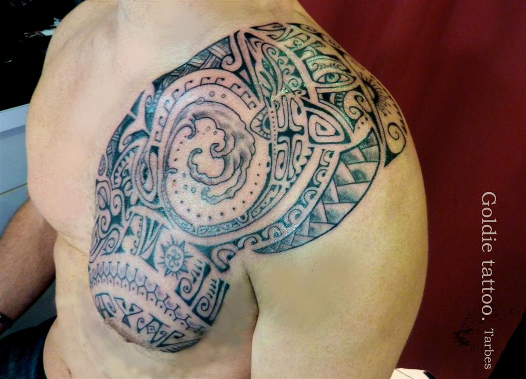 goldie-tattoo-tarbes-maori-sur-pec-avec-prenoms10-2012-large.jpg