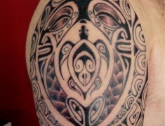 goldie-tattoo-06-04-2012-011epaule-maori-large.jpg