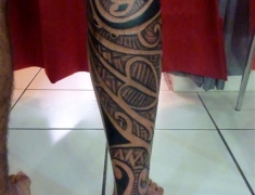goldie-tattoo-tarbes-7-2013-maori-arriere-mollet-large.jpg