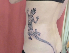 goldie-tattoo-tarbes.avril2015.salamnadre-hanche.web.jpg